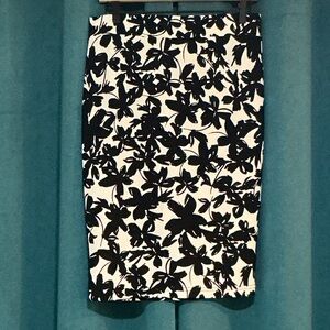 Daisy Fuentes Black and White Floral Pencil Skirt